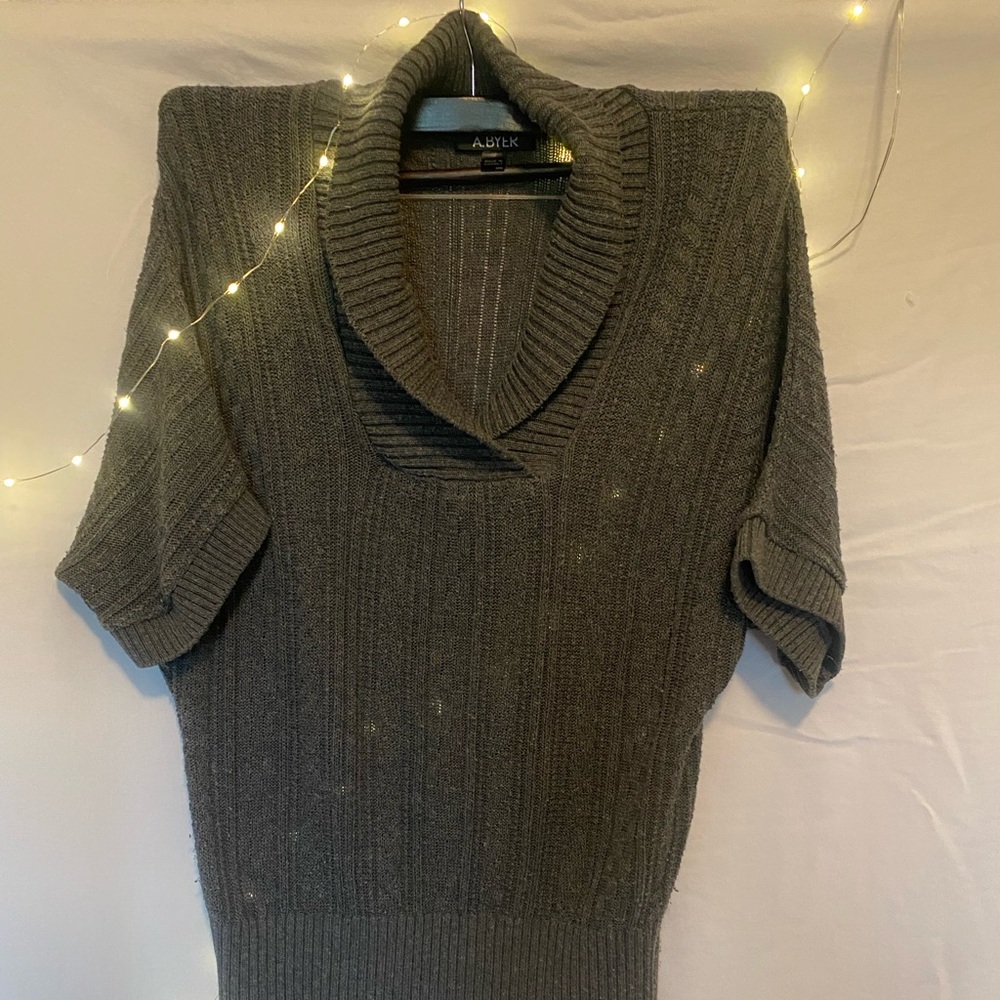 Gray short sleeve sweater.